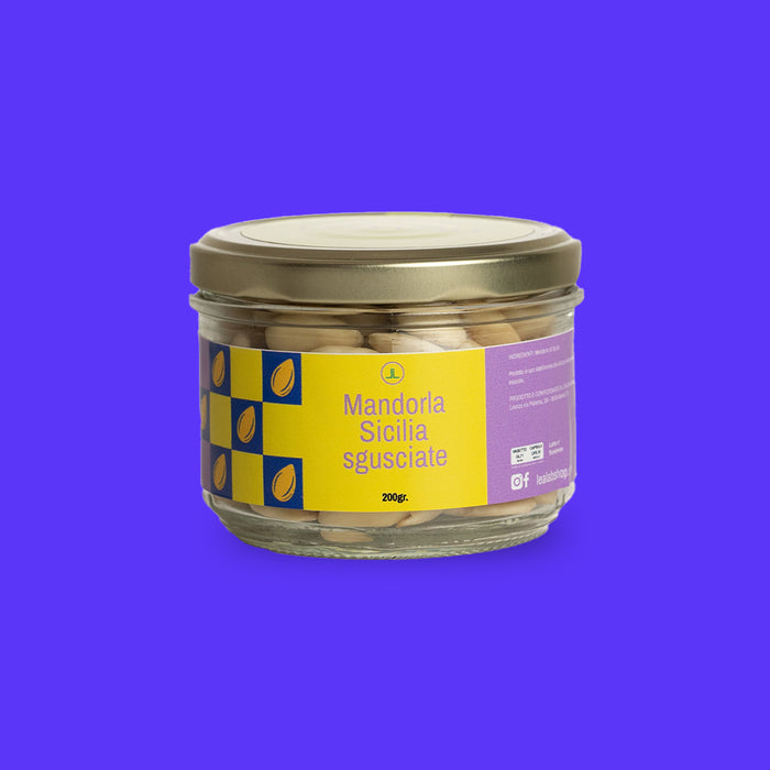 Shelled Sicilian almonds