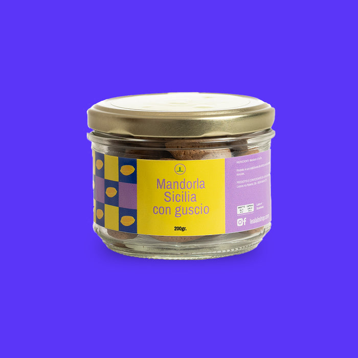 Sicilian almonds in shell