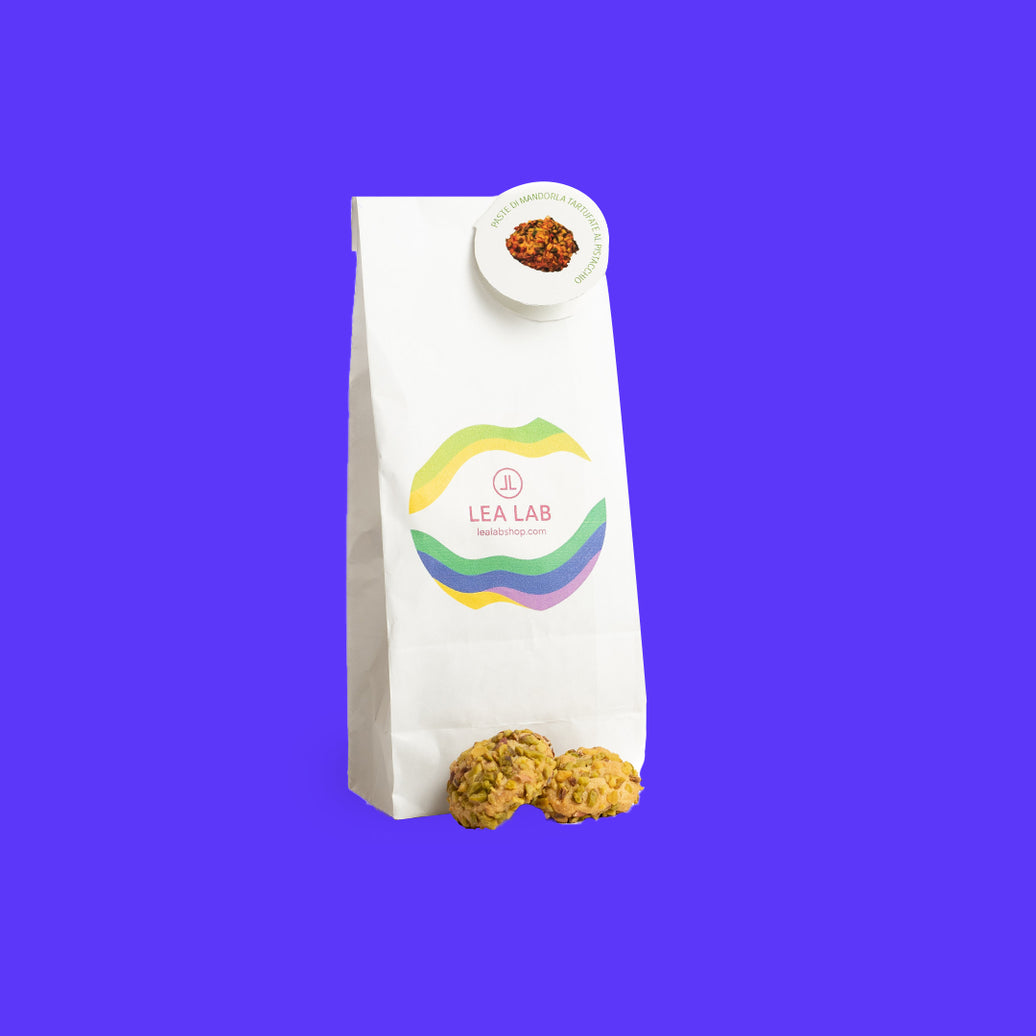 Almond pastries truffle-flavored with pistachio