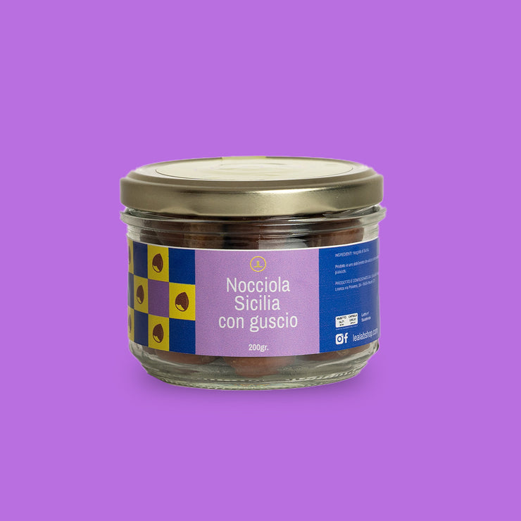 Sicilian hazelnut in shell